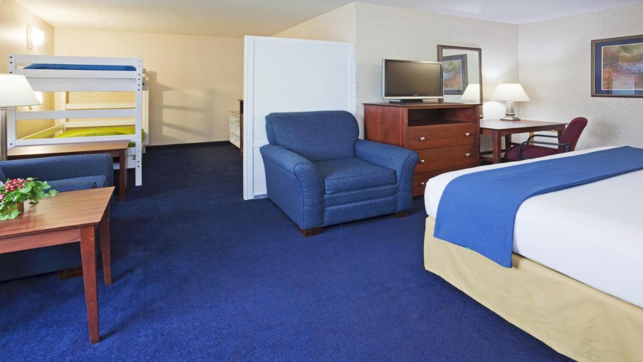 Holiday Inn Express Deforest By Ihg Eksteriør bilde