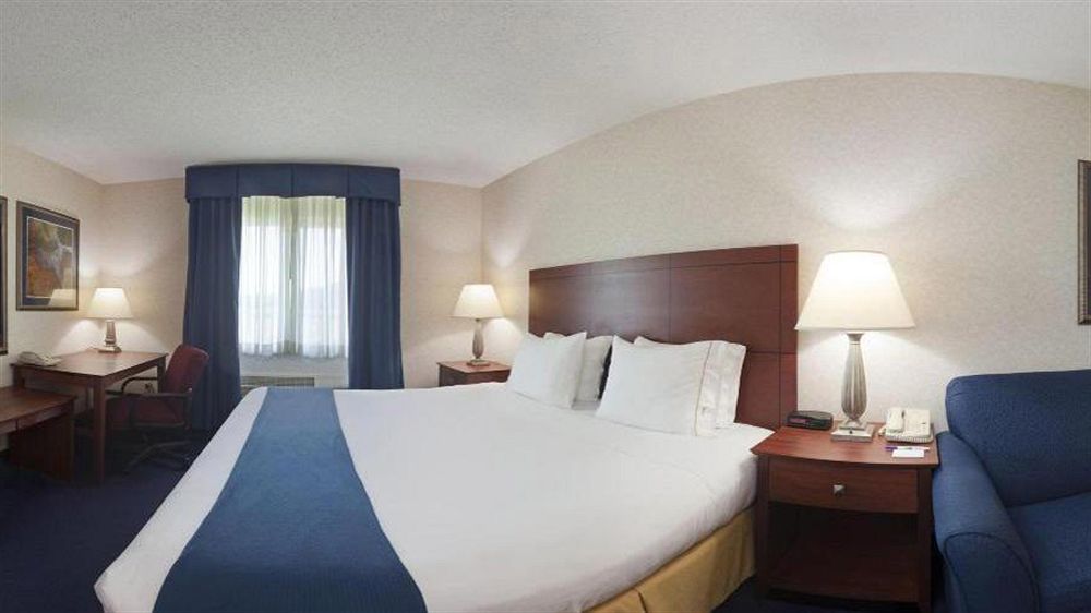 Holiday Inn Express Deforest By Ihg Eksteriør bilde