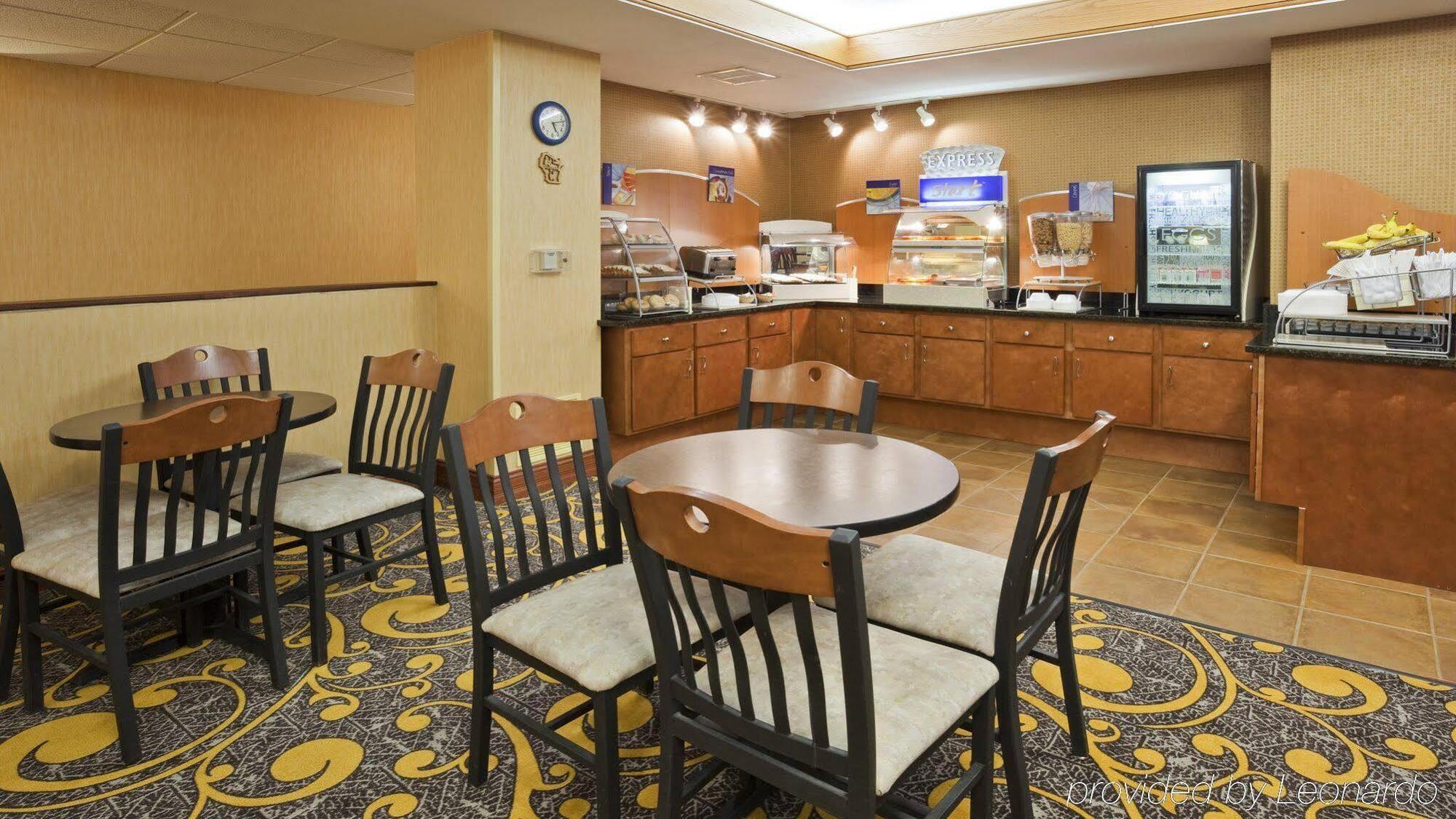 Holiday Inn Express Deforest By Ihg Eksteriør bilde