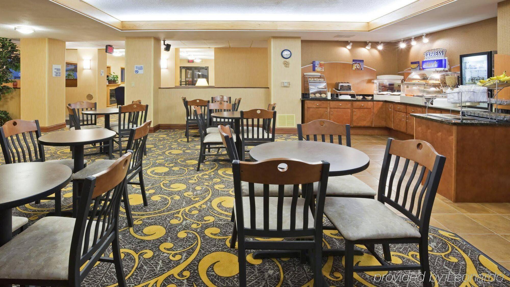 Holiday Inn Express Deforest By Ihg Eksteriør bilde